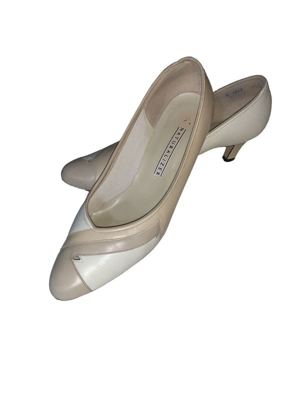 Women's Naturalizer Heels Size 8.5 Beige and cream